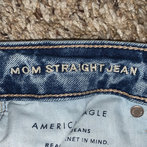 🌟American Eagle Mom Jeans🌟 - Picture 2 of 3